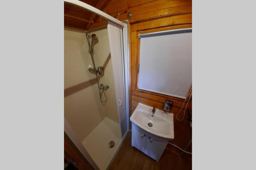 Autarkes Tiny House Mit Rheinblick Leilighet Rumikon Eksteriør bilde