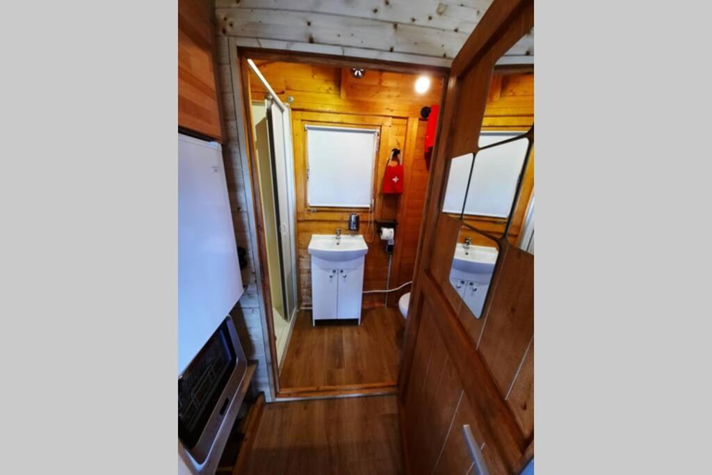 Autarkes Tiny House Mit Rheinblick Leilighet Rumikon Eksteriør bilde
